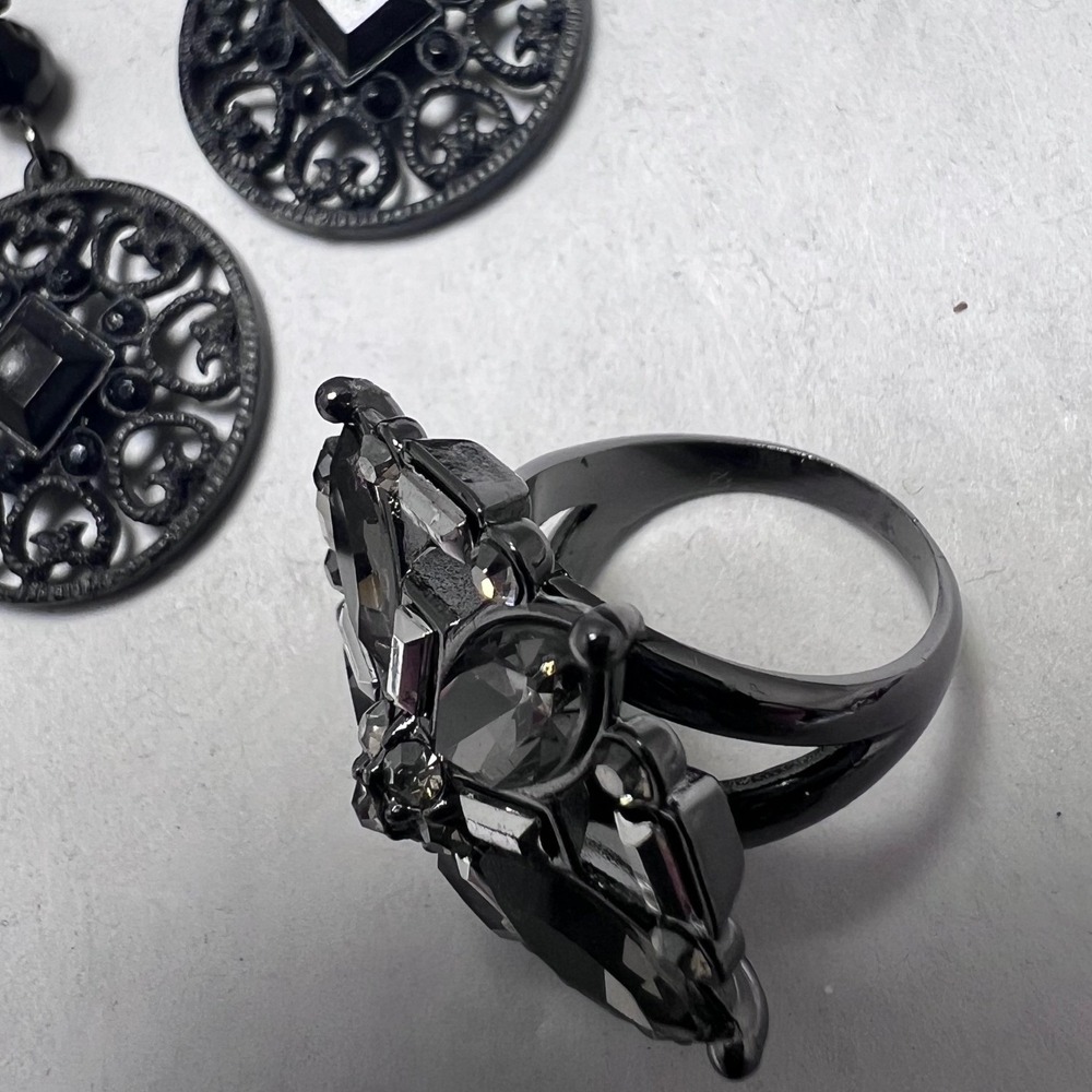 Vtg Black Gunmetal Jewelry Goth Chandelier Necklace Ring Earrings Avon Lisner - Picture 5 of 10